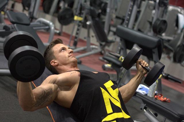 Silnější bicepsy: Nejlepší cviky pro rychlé výsledky