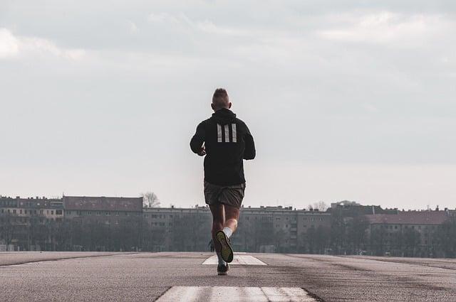 Jak rozvinout vytrvalost a⁤ sílu pomocí různých variant kettlebell cviků